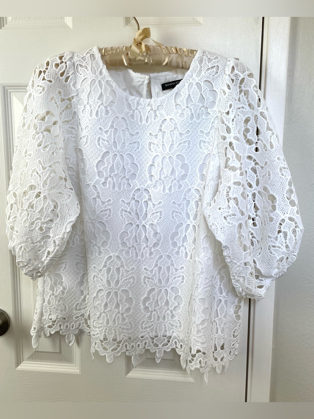 EUC Banana Republic White Floral Lace Puff-Sleeve Top Blouse Size M - Picture 3 of 9